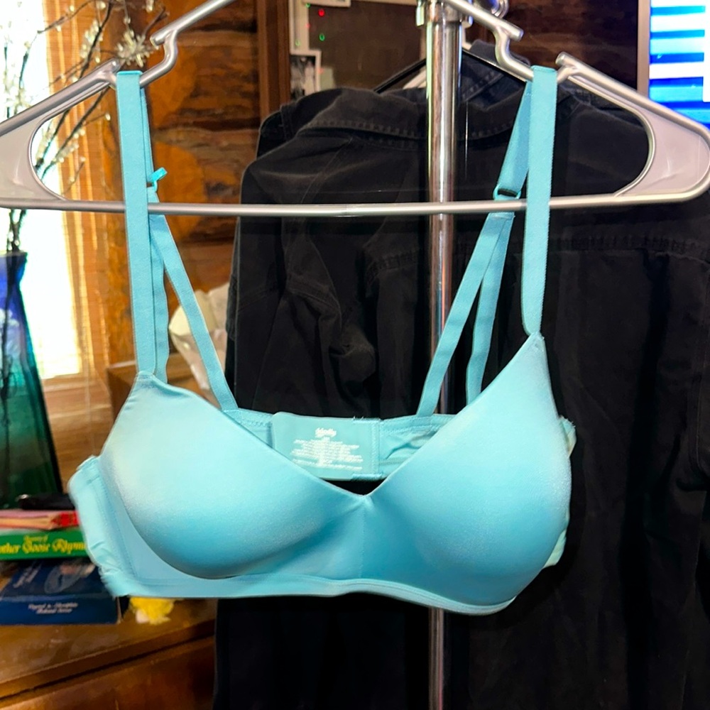 NWOT KINDLY YOURS CONVERTIBLE BRA SIZE 38B AQUA BLUE